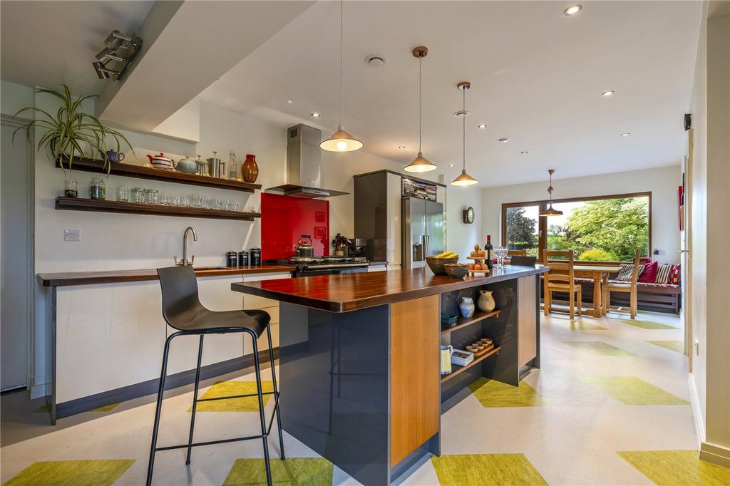 Kitchen/ Dining Room