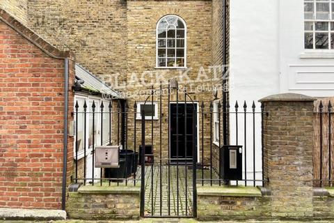 2 bedroom terraced house to rent, SW12