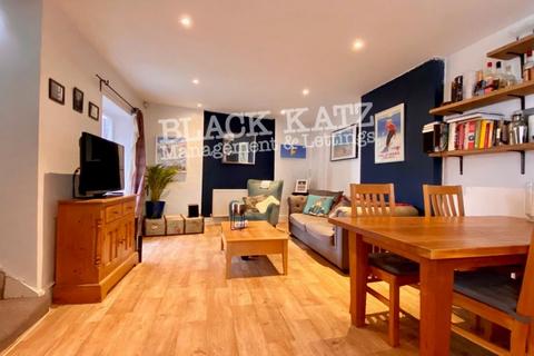 2 bedroom terraced house to rent, SW12