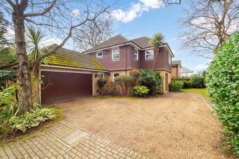 5 bedroom detached house to rent, Bridleway Close, Epsom KT17