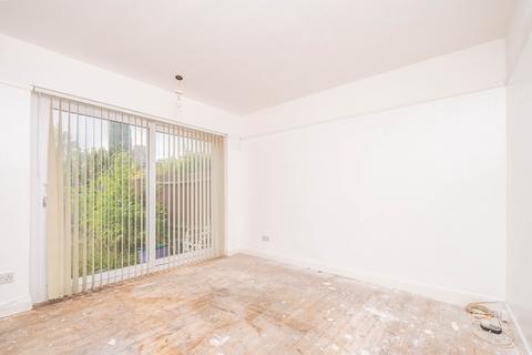 2 bedroom maisonette for sale, Lynmouth Avenue, Morden SM4