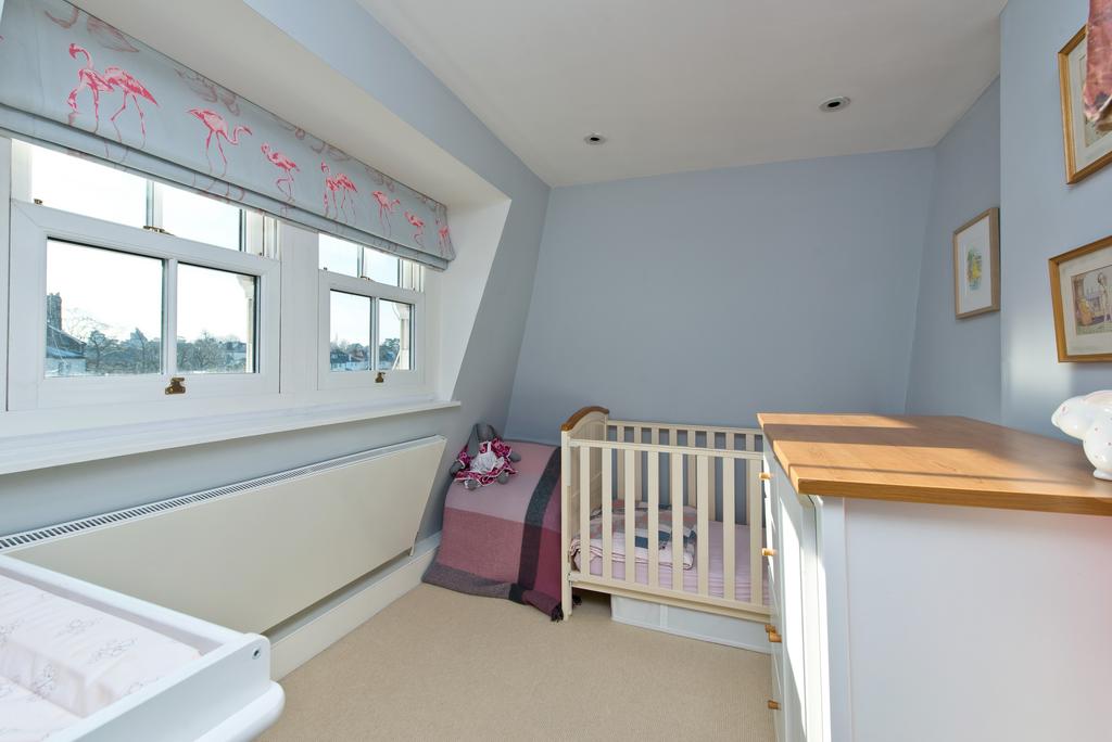 3 Strachen Place-Bed