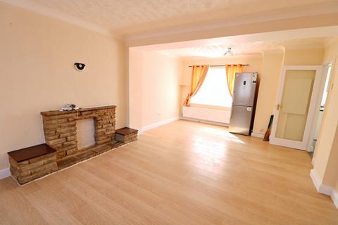 2 bedroom terraced house to rent, Manford Way, Essex IG7