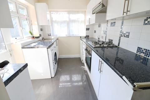 2 bedroom terraced house to rent, Manford Way, Essex IG7