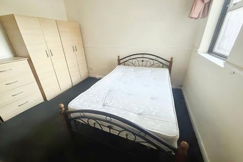 1 bedroom in a house share to rent, Carlyle Road, London E12