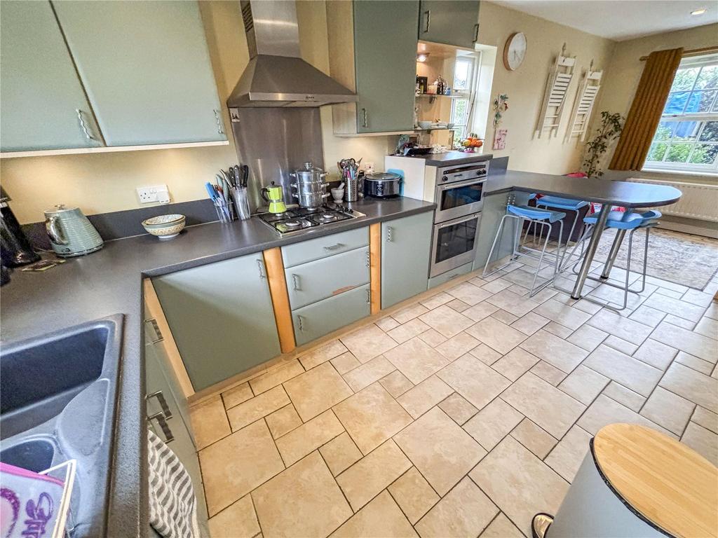 Kitchen/Dining Area