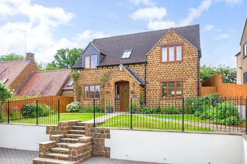 3 bedroom detached house for sale, The Close, Banbury OX15