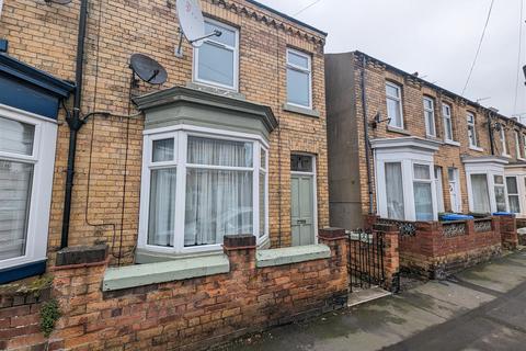 2 bedroom end of terrace house to rent, Candler Street, Scarborough