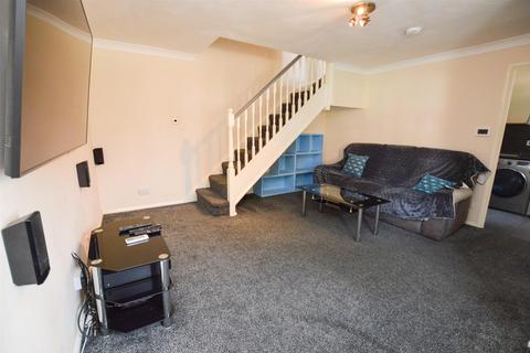 2 bedroom terraced house to rent, Falmouth Close, Eastbourne