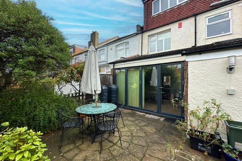 4 bedroom semi-detached house for sale, Forest View Road, Walthamstow E17