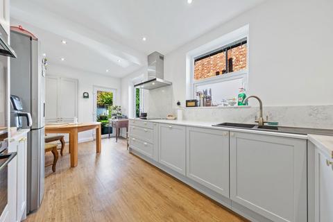 16 York Road, Kettering, NN16 0DB