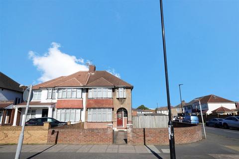 3 bedroom semi-detached house for sale, Thorncliffe Road, Norwood Green UB2