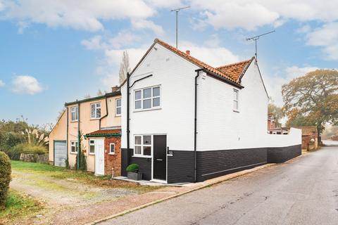 2 bedroom semi-detached house for sale, High Bungay Road, Loddon