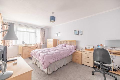 58 Hayse Hill, Windsor, SL4 5SZ
