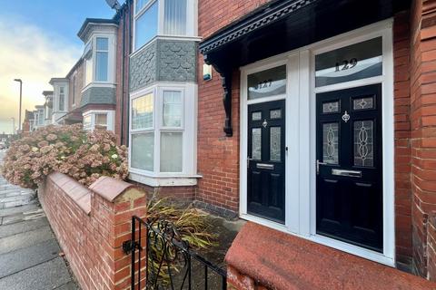 3 bedroom flat to rent, Talbot Road, South Shields