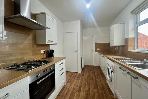 3 bedroom flat to rent, Talbot Road, South Shields