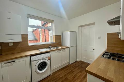 3 bedroom flat to rent, Talbot Road, South Shields