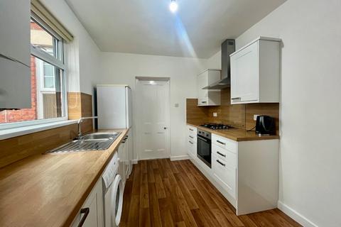 3 bedroom flat to rent, Talbot Road, South Shields