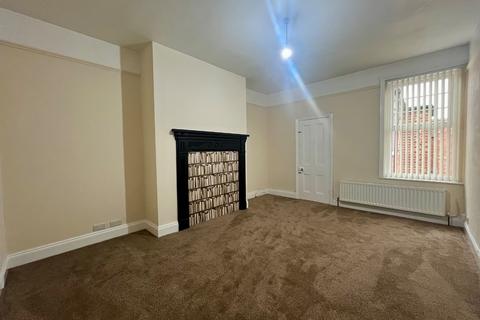 3 bedroom flat to rent, Talbot Road, South Shields