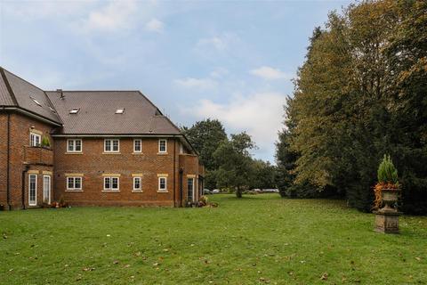 2 bedroom apartment for sale, Babylon Lane, Tadworth KT20