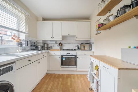 2 bedroom flat for sale, Ockford Road, Surrey GU7