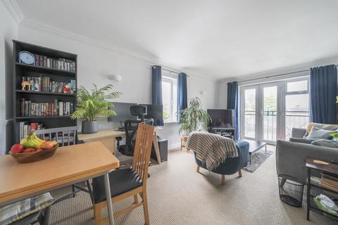 2 bedroom flat for sale, Ockford Road, Surrey GU7