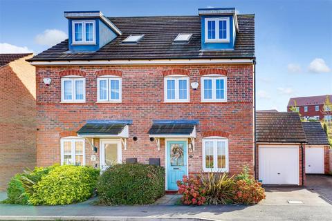 4 bedroom semi-detached house for sale, Roxburgh Close, Arnold NG5