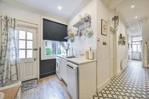2a Brenda Road, London, SW17 7DB