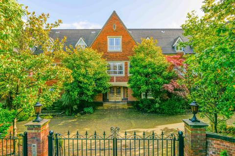 3 bedroom apartment for sale, Old Avenue, Weybridge, KT13