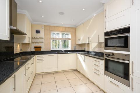 3 bedroom apartment for sale, Old Avenue, Weybridge, KT13