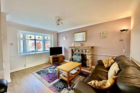 2 bedroom semi-detached house for sale, Garbutt Close, Hull HU12