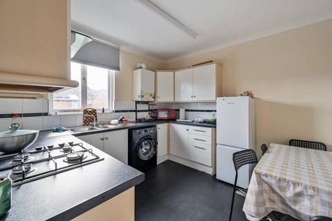 2 bedroom flat for sale, George Lane, Hither Green, London, SE13