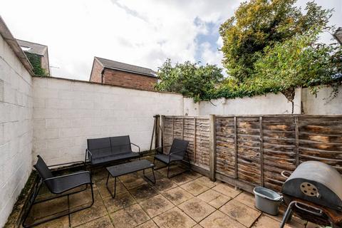 2 bedroom flat for sale, George Lane, Hither Green, London, SE13