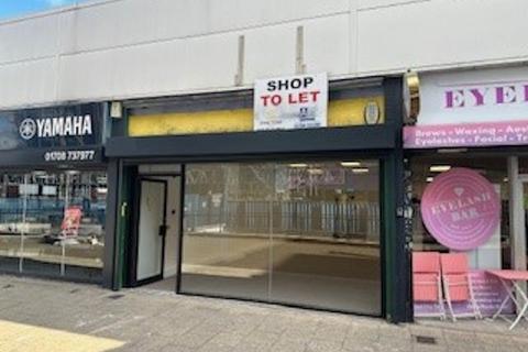 Retail property (high street) to rent, Romford, Essex RM1