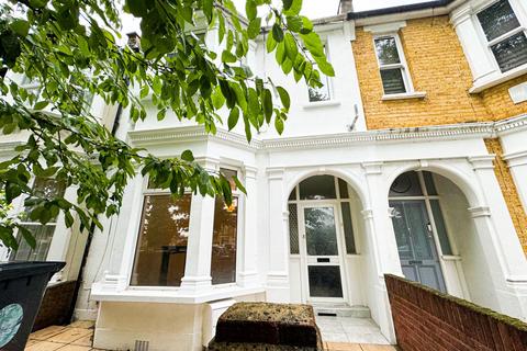 4 bedroom terraced house for sale, Brewster Road, London, E10