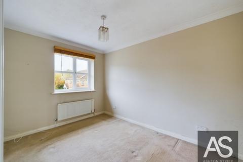 80 Mill Rise, Robertsbridge, TN32 5EG