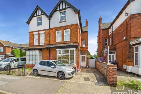 6 bedroom semi-detached house for sale, Victoria Road, Mablethorpe LN12