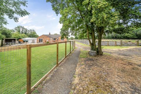 3 bedroom detached bungalow for sale, Lincoln Road, Welton