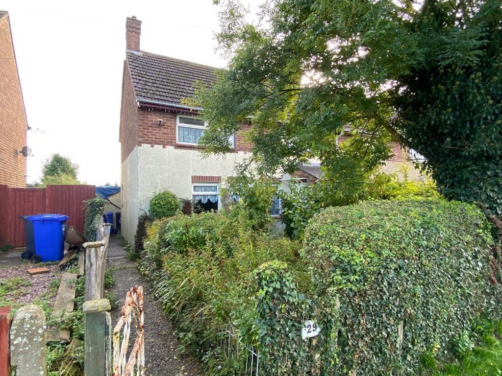 Grafton Road, Roade, Northampton, NN7... 3 bed semidetached house for