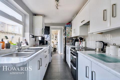 15 Albany Road, Lowestoft, NR32 1JR