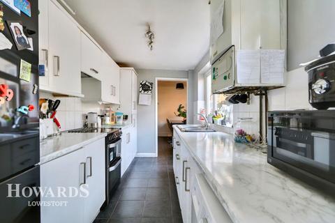 15 Albany Road, Lowestoft, NR32 1JR