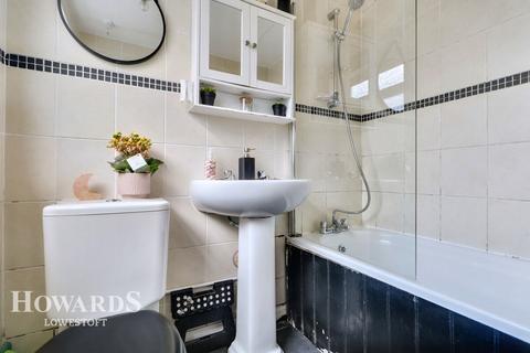 15 Albany Road, Lowestoft, NR32 1JR