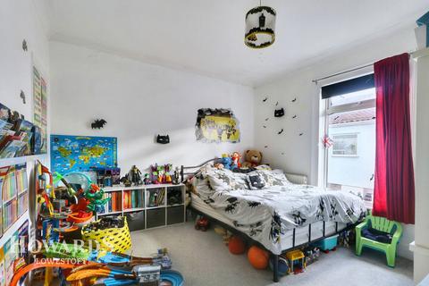 15 Albany Road, Lowestoft, NR32 1JR