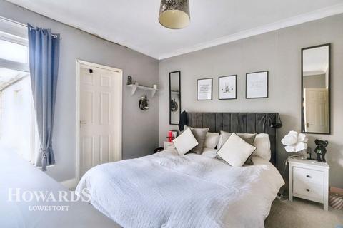 15 Albany Road, Lowestoft, NR32 1JR