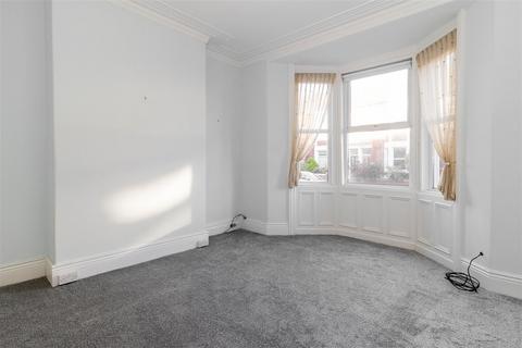 2 bedroom ground floor flat to rent, Eskdale Terrace, Cullercoats, North Shields