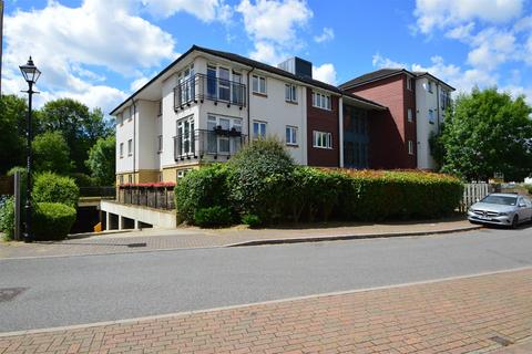 2 bedroom flat to rent, The Gables, Mill Hall, Aylesford