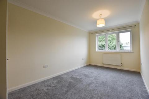 2 bedroom flat to rent, The Gables, Mill Hall, Aylesford