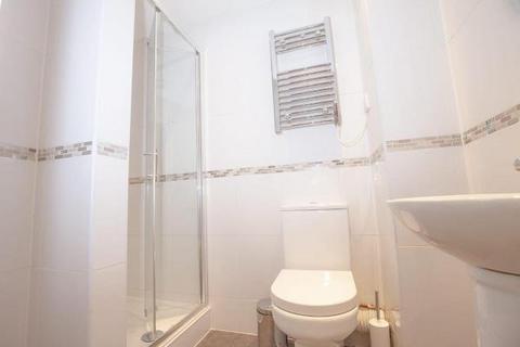 Studio to rent, Ferndale Road, London N15