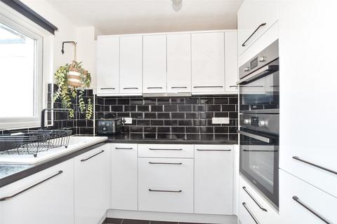 32 Beacon Way, Littlehampton, BN17 6QS