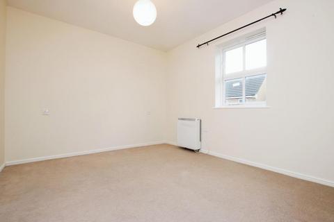 2 bedroom flat to rent, Lancelot Road, Bristol BS16